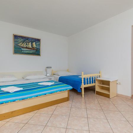 Apartments With A Parking Space Omis - 2745 Номер фото