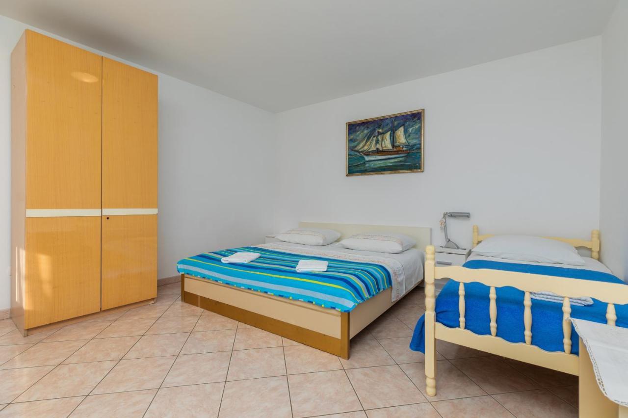 Apartments With A Parking Space Omis - 2745 Екстер'єр фото