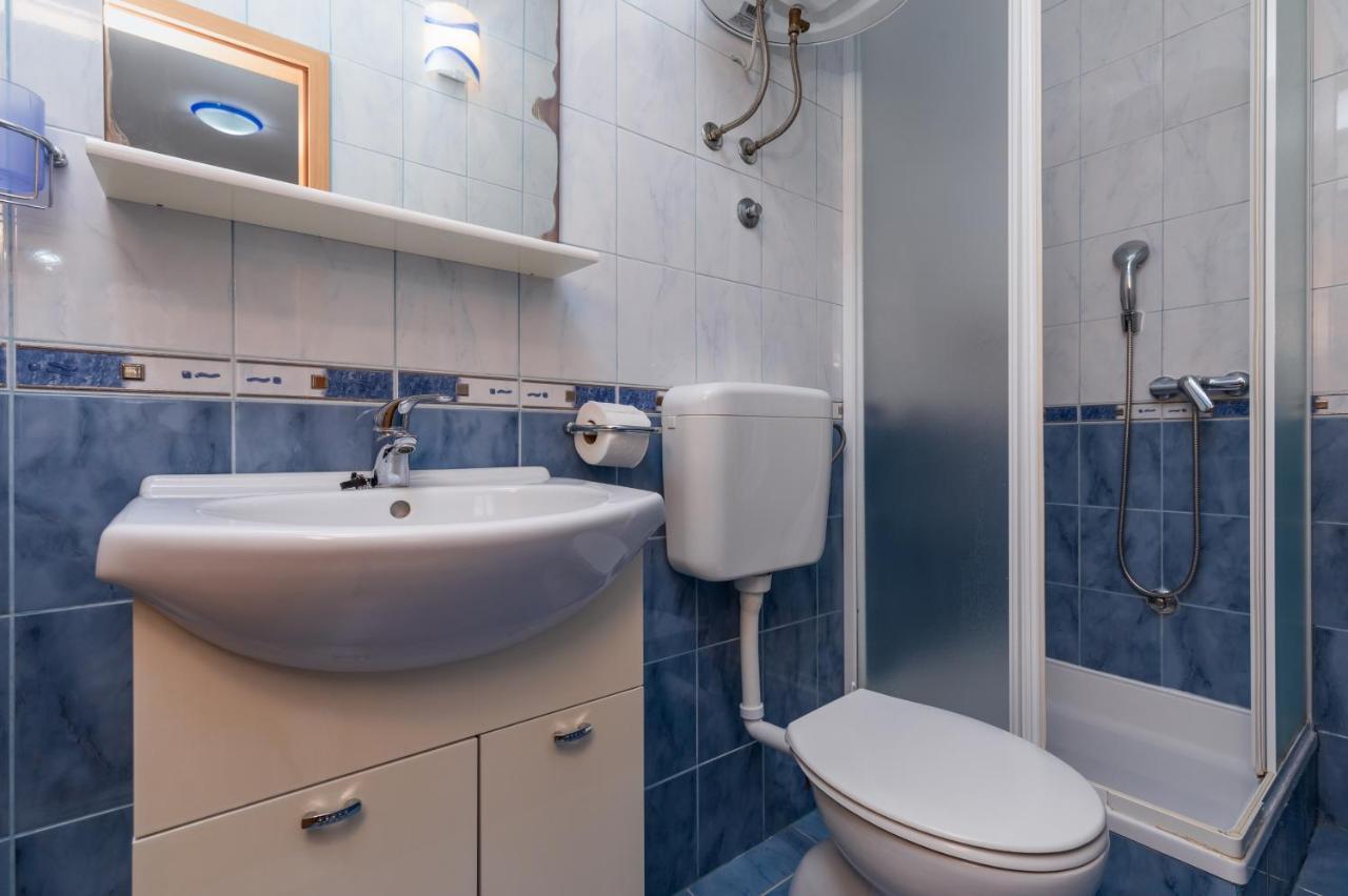 Apartments With A Parking Space Omis - 2745 Екстер'єр фото