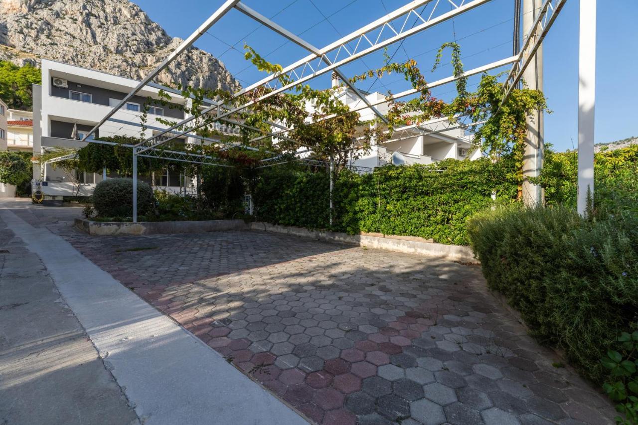 Apartments With A Parking Space Omis - 2745 Екстер'єр фото