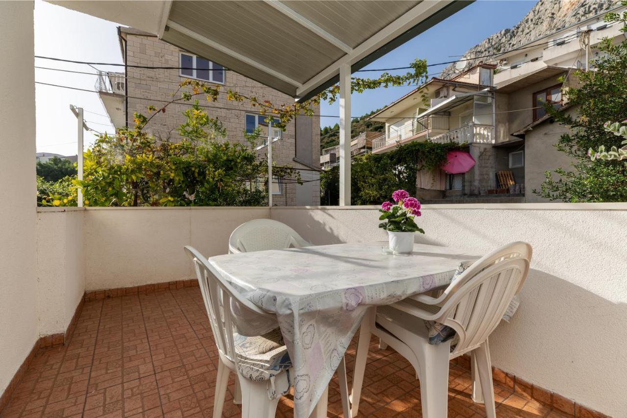 Apartments With A Parking Space Omis - 2745 Екстер'єр фото