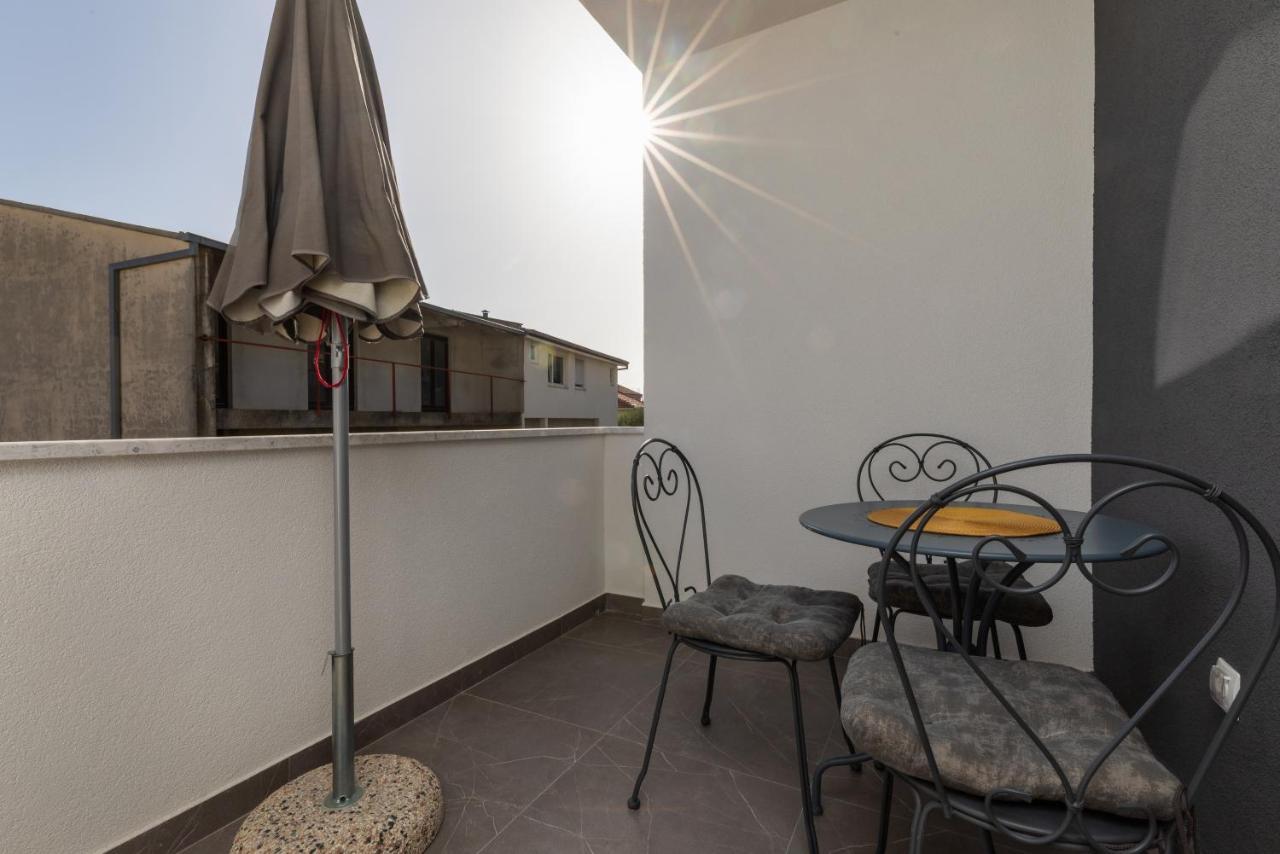 Apartments With A Parking Space Omis - 2745 Екстер'єр фото