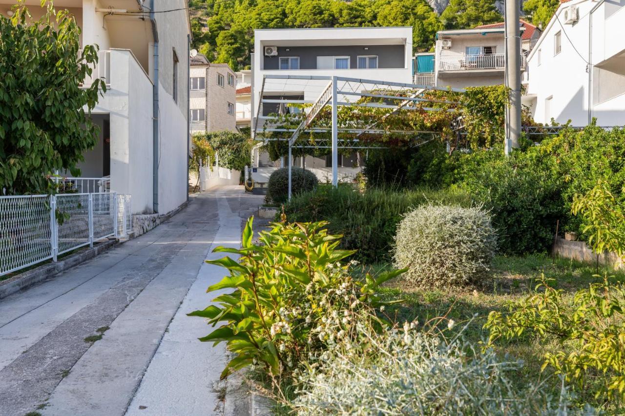 Apartments With A Parking Space Omis - 2745 Екстер'єр фото