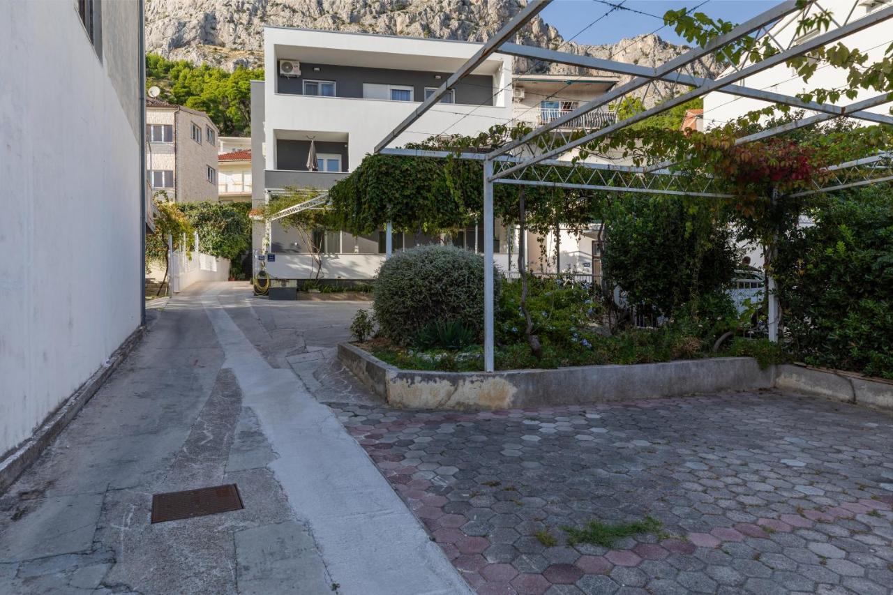 Apartments With A Parking Space Omis - 2745 Екстер'єр фото