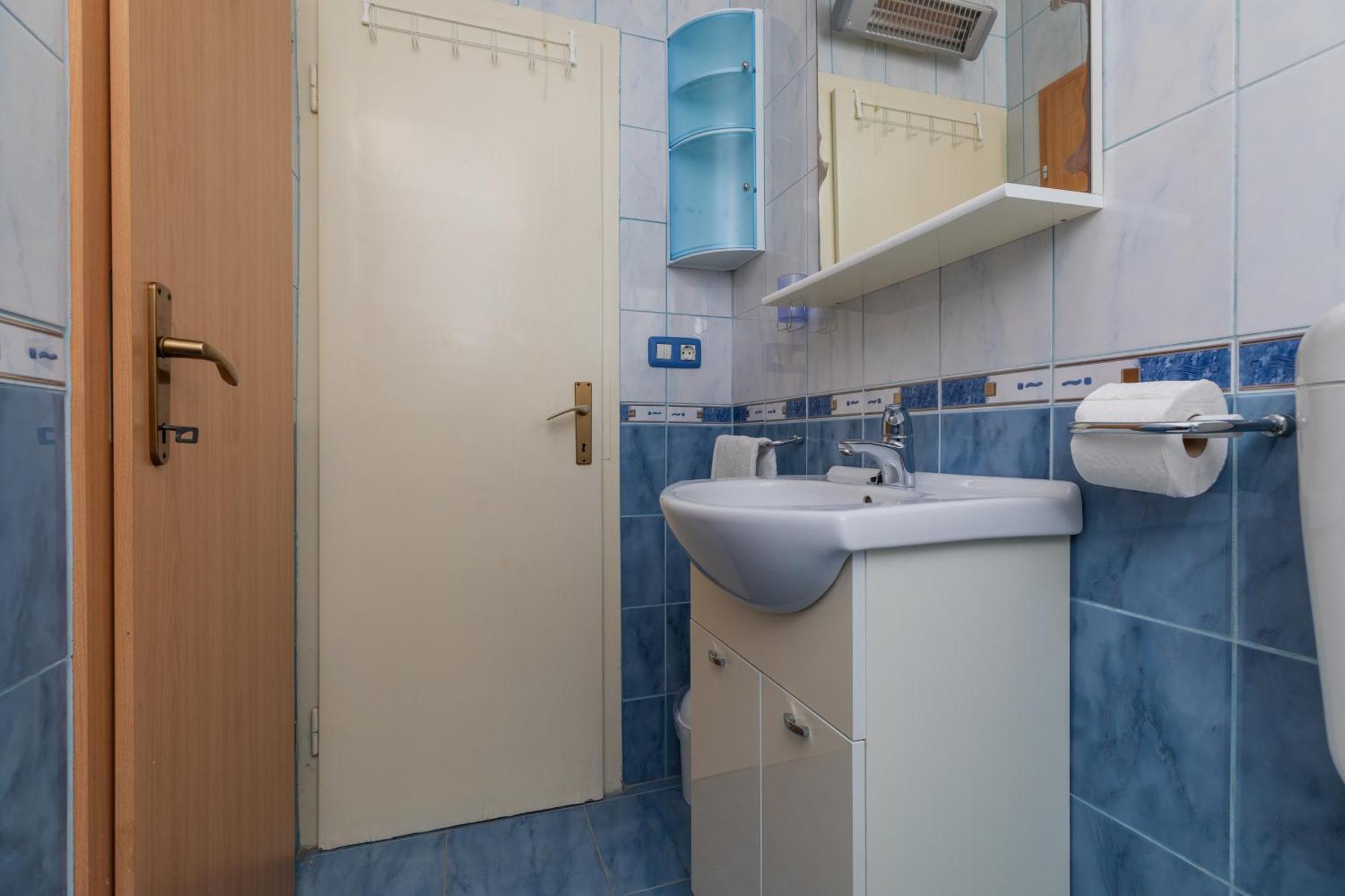 Apartments With A Parking Space Omis - 2745 Номер фото